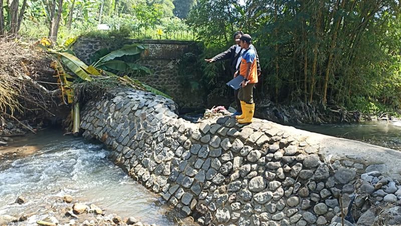 BPBD Temanggung Tinjau Kerusakan Bendung Akibat Banjir di Desa Batursari Candiroto